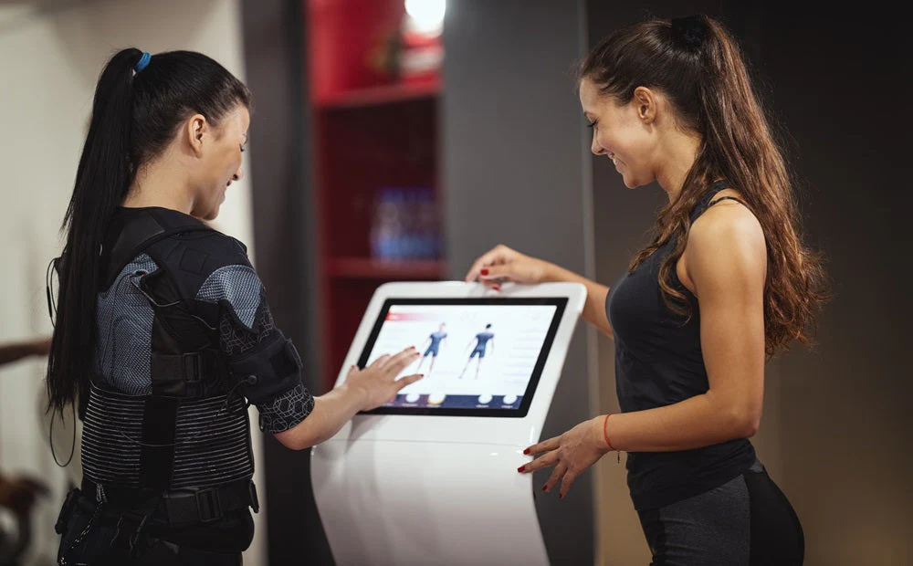 Fitness kiosks Trainer Lady with client woman